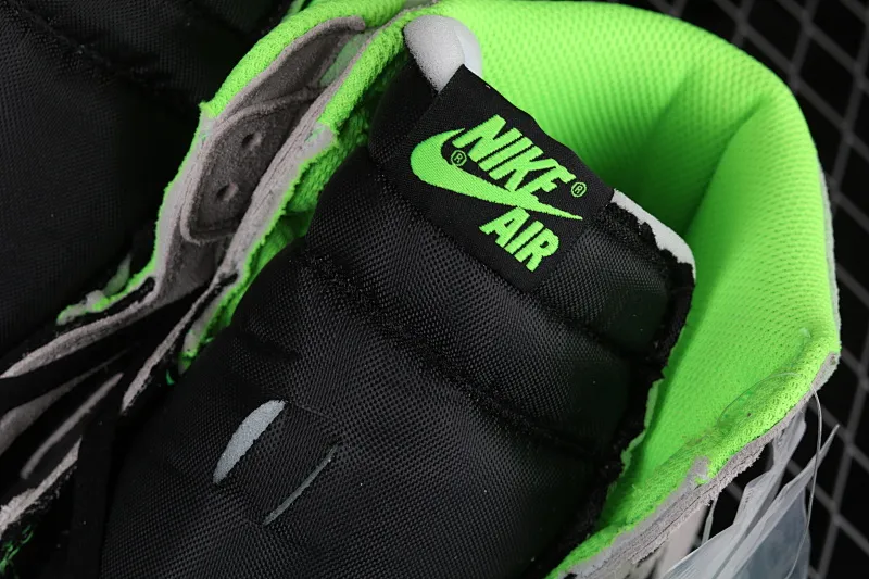 All Categories Air Jordan Jordan Series Basketball Shoes Air Jordan 1 High Air Jordan 1 Retro OG "Neutral Green" AJ1 SP19 Limited Joe 1 Versatile Cultural Basketball Shoes "Gray Black Fluorescent Green Luminous" 555088-070